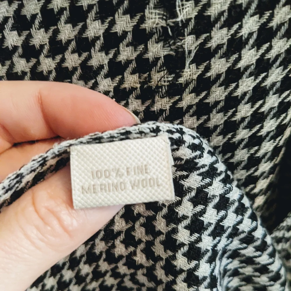 JANAVI Houndstooth Butterfly Merino Wool Blanket Scarf